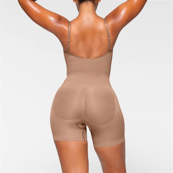 SKIMS Seamless Sculpt MID THIGH BODYSUIT | Color- Sienna | NEW!!!!🤎 - Picture 4 of 9
